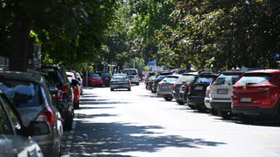 РЕДЕФИНИСАЊЕ ПАРКИНГ ЗОНА НА СТАРОМ ГРАДУ: ВИШЕ МЕСТА ЗА СТАНАРЕ, МАЊЕ АУТОМОБИЛА У ЦЕНТРУ