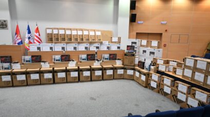 СЕДАМ СТАРОГРАДСКИХ ШКОЛА ДОБИЛО НАСТАВНА СРЕДСТВА У ОКВИРУ АКЦИЈЕ „ЂАЧКО ПАРКИНГ-МЕСТО“